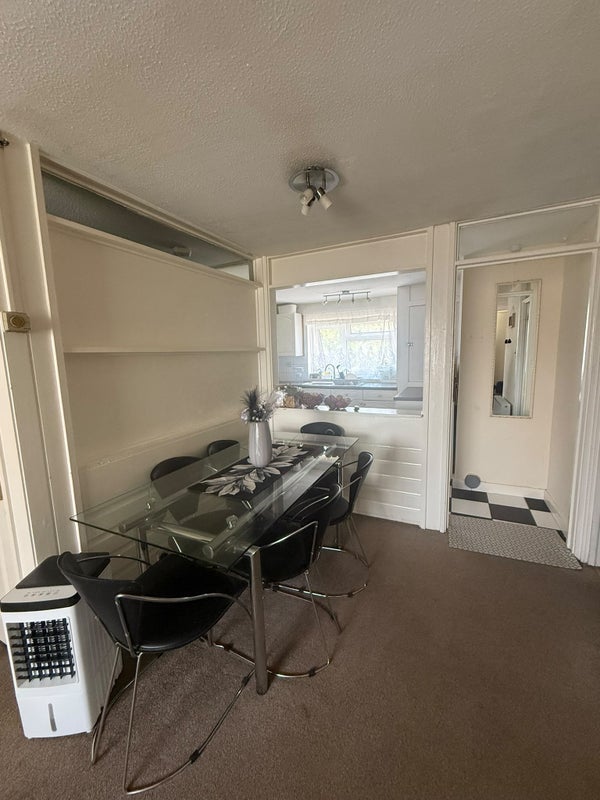 Room Barley Close in Crawley