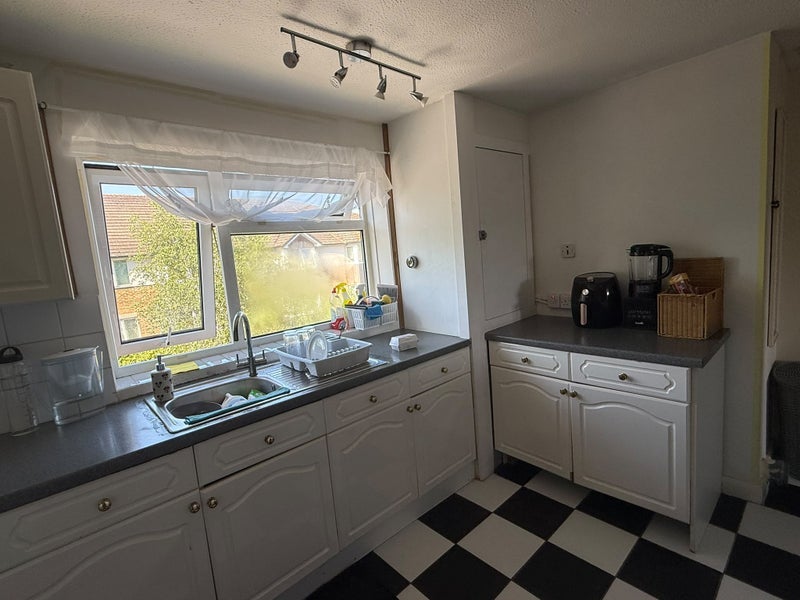 Room Barley Close in Crawley