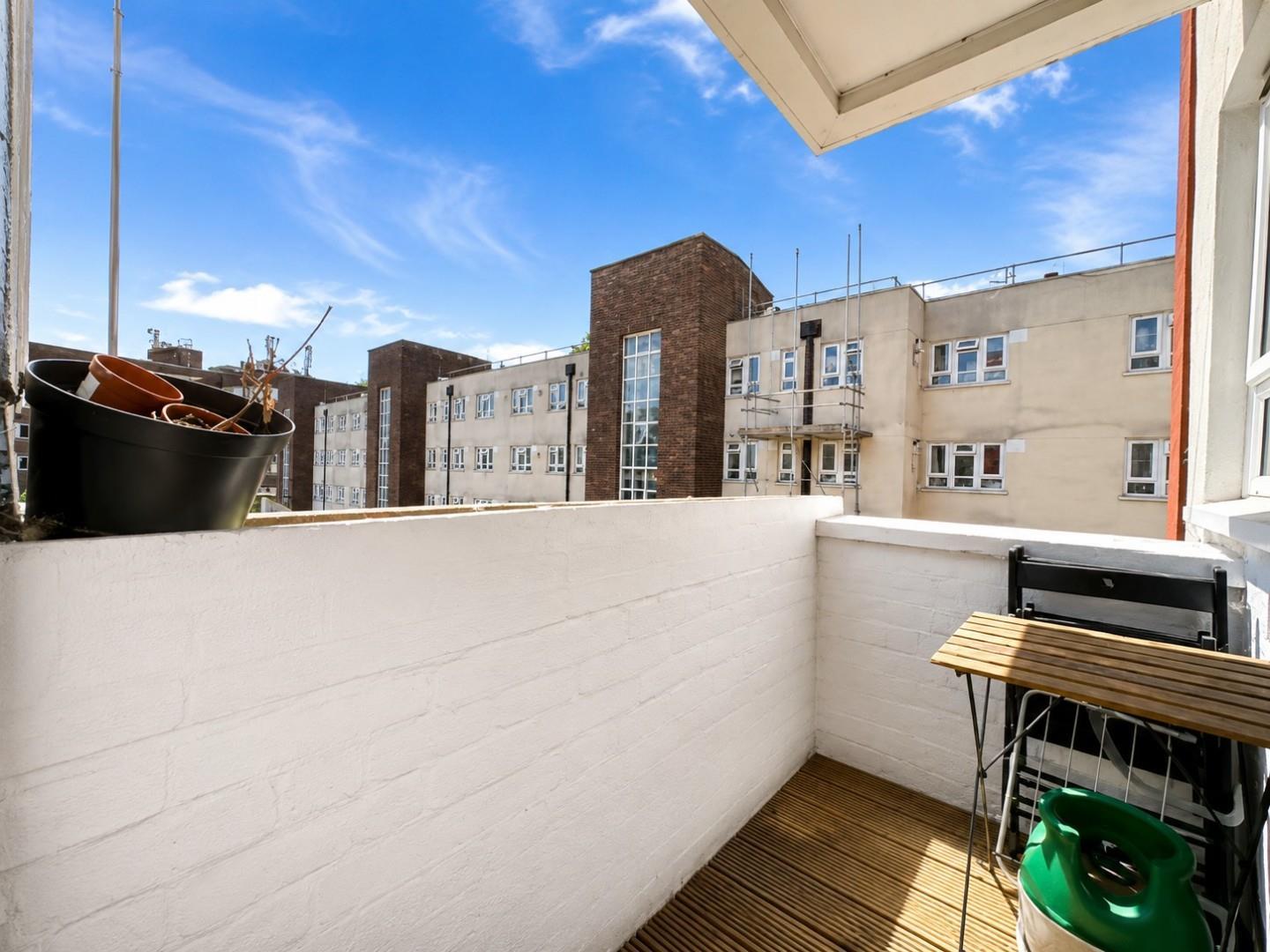 Flat Nunhead Lane in Greater London