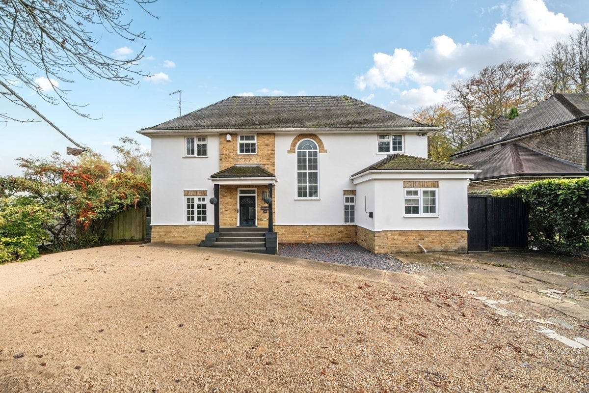 House Harestone Valley Road in Caterham