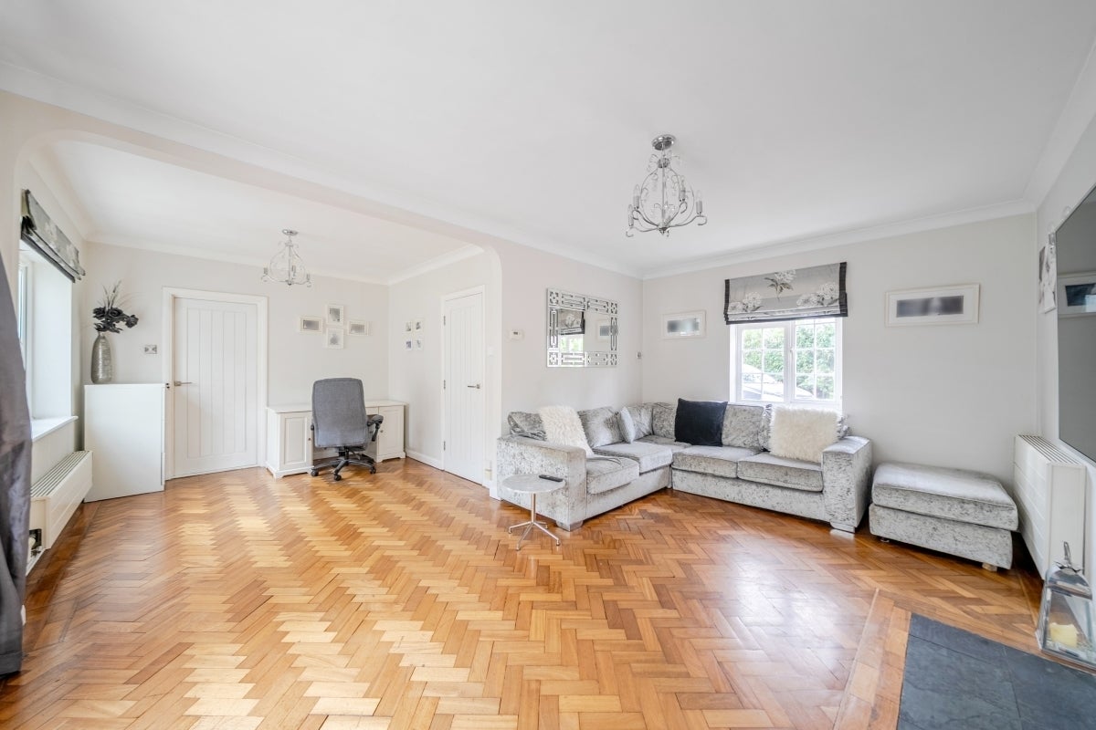 House Harestone Valley Road in Caterham