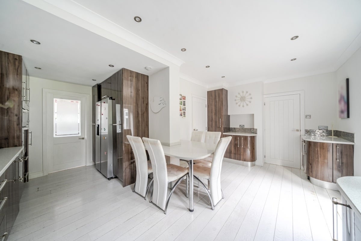 House Harestone Valley Road in Caterham
