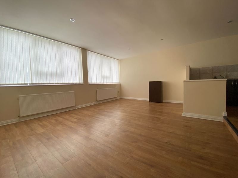 Flat Eastbank Street in Southport