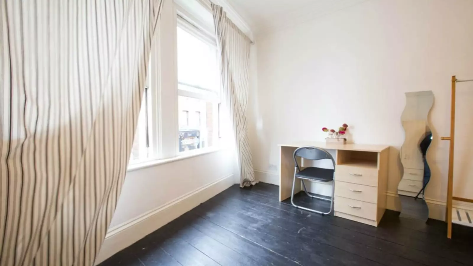 Flat Lucerne Mews in Greater London