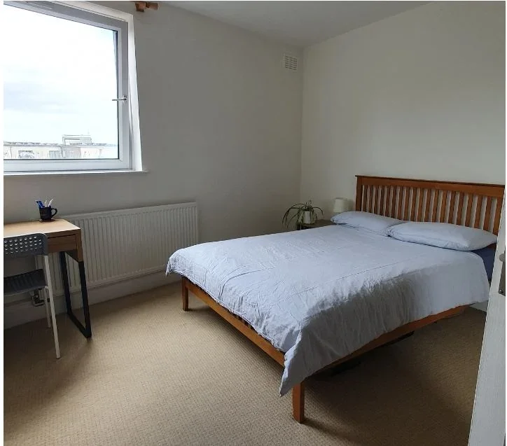 Flat Century Yard in Greater London