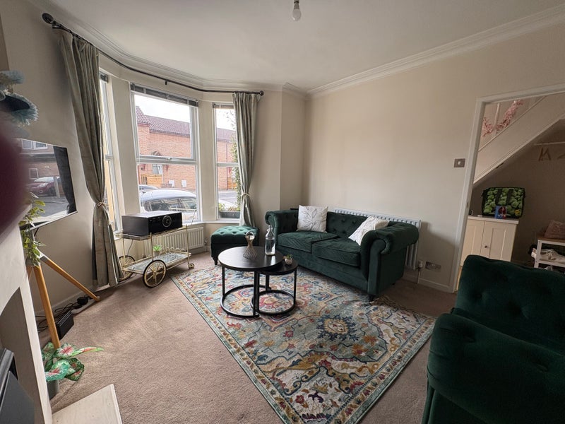 Room Bourneville Road in Bristol