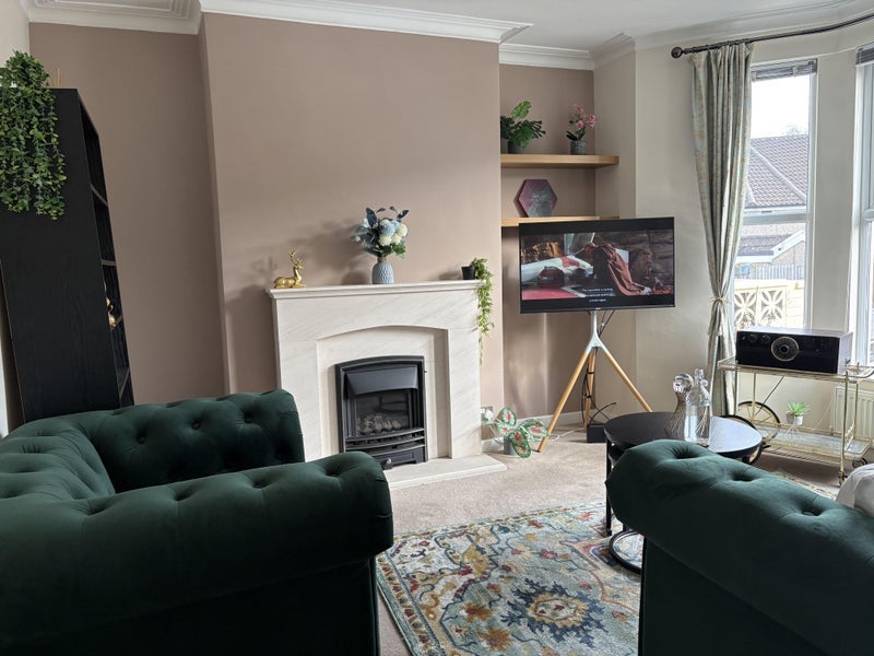 Room Bourneville Road in Bristol