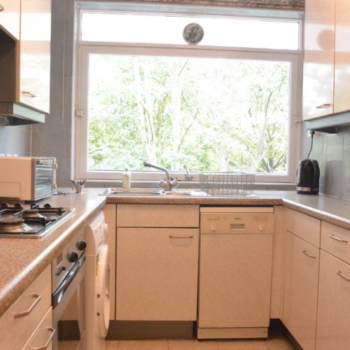 Flat Lyttelton Road in Greater London