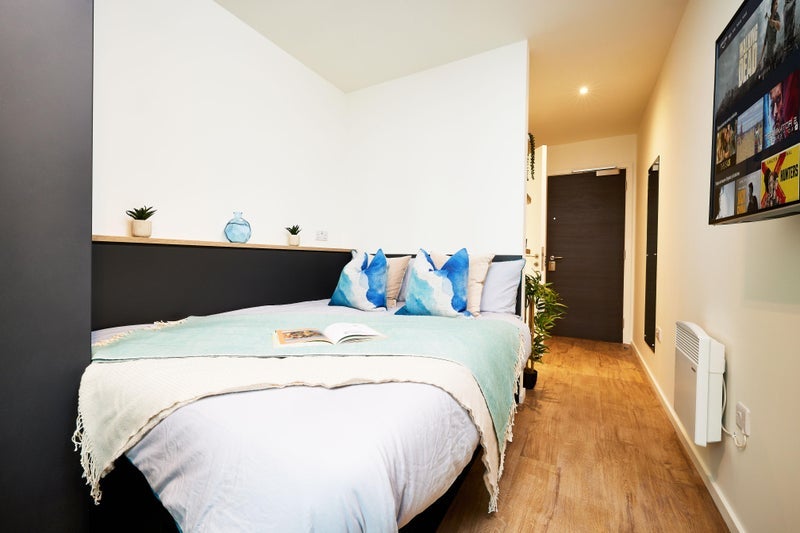 Room De Montfort Way in Coventry