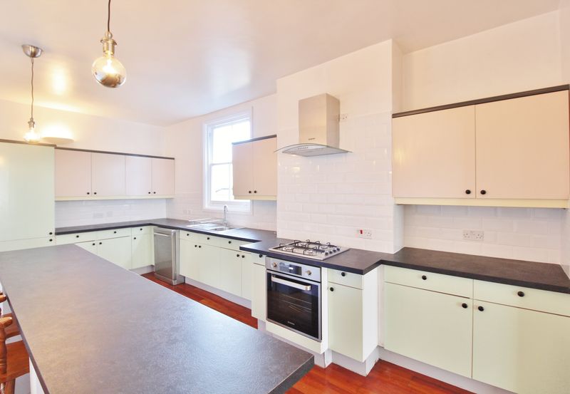Flat Marmion Road in Portsmouth