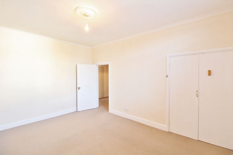 Flat Marmion Road in Portsmouth