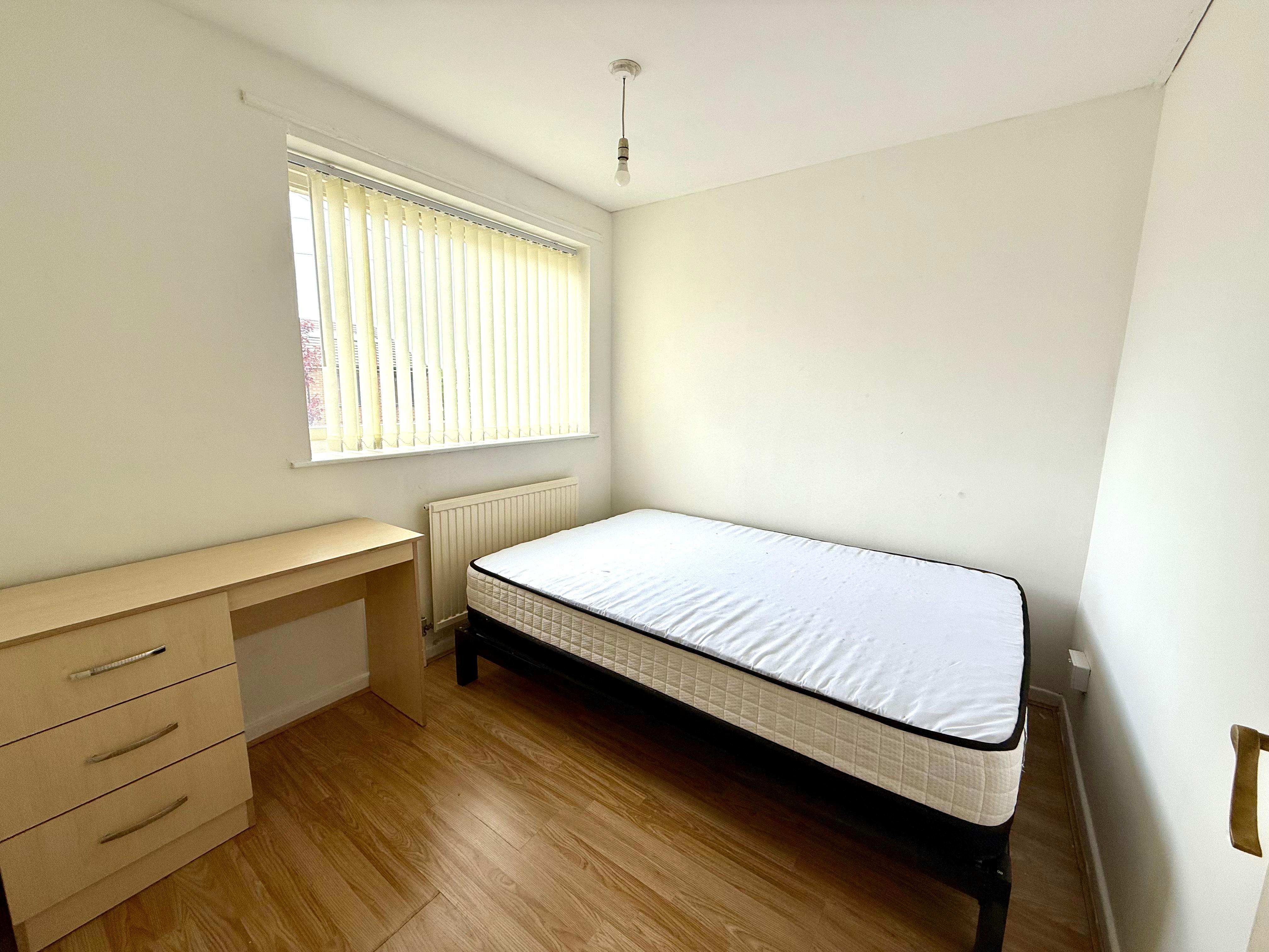 House Milnrow Close in Manchester