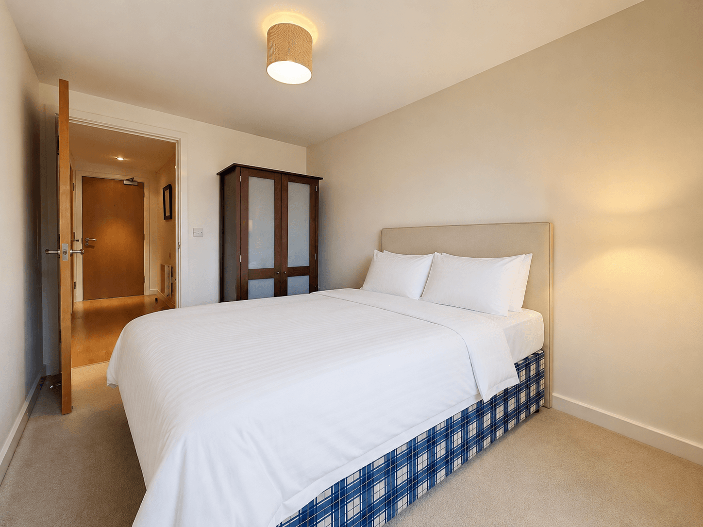 Room Kirk Lane in Greater London