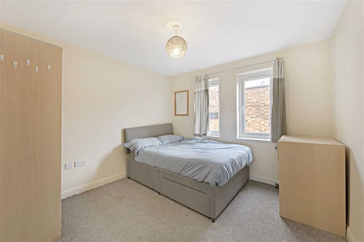Flat Macleod Street in Greater London