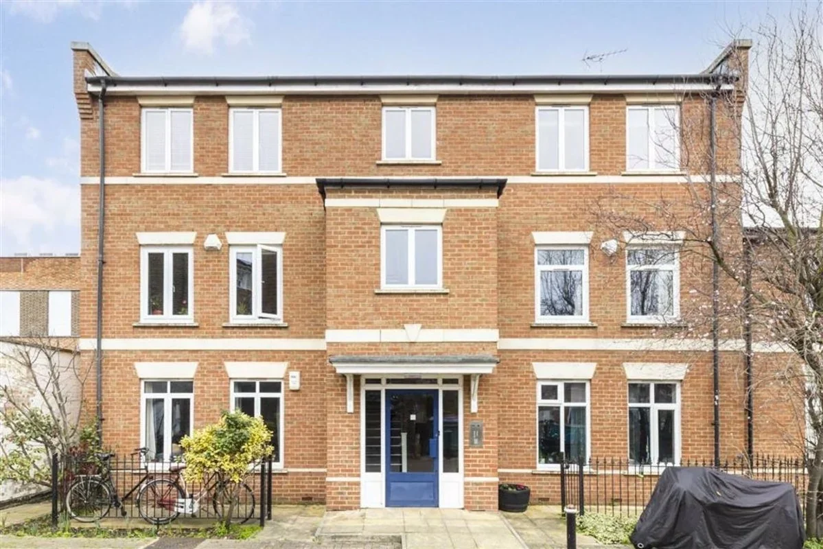 Flat Macleod Street in Greater London
