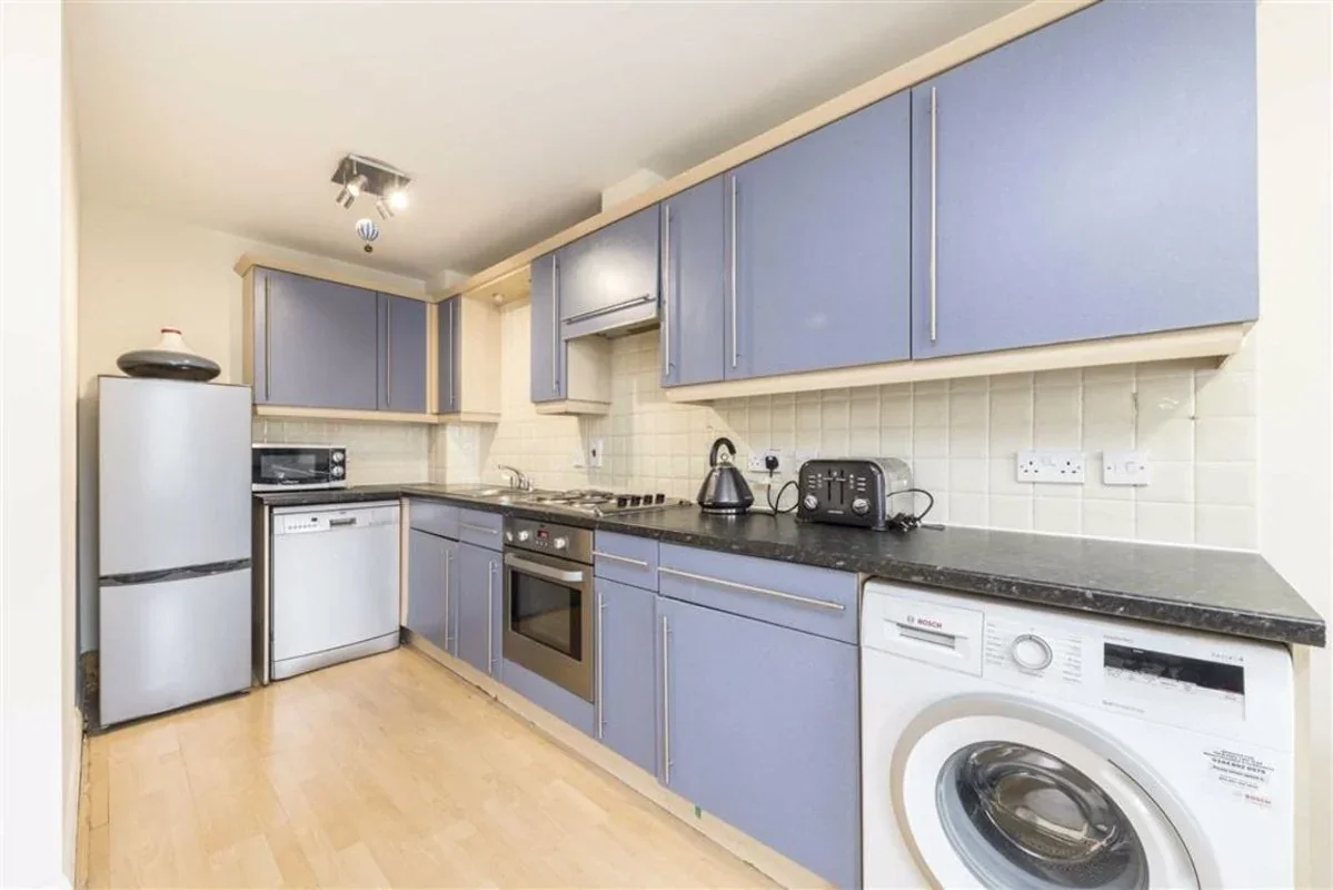 Flat Macleod Street in Greater London