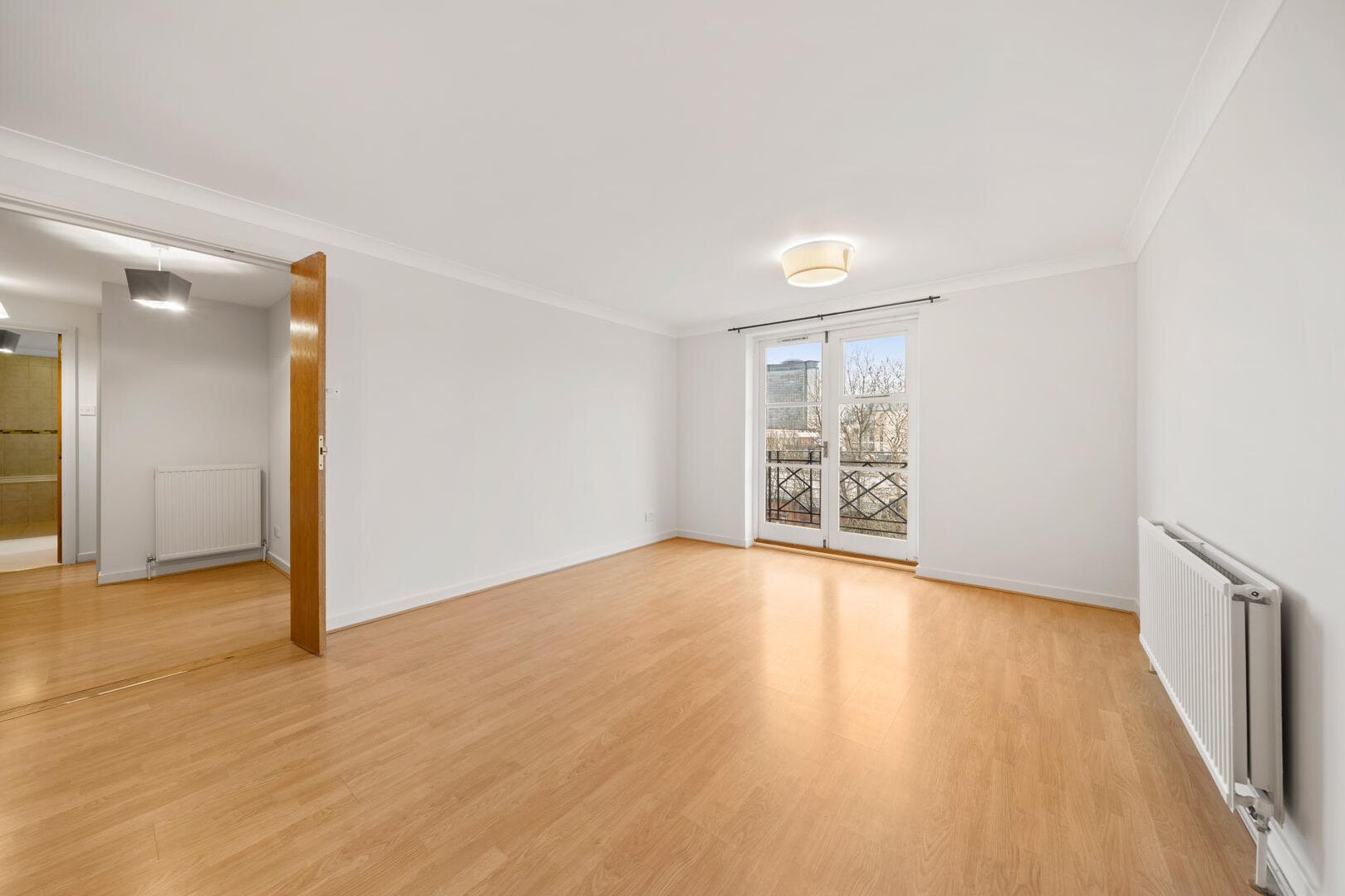 Flat Seagrave Road in Greater London