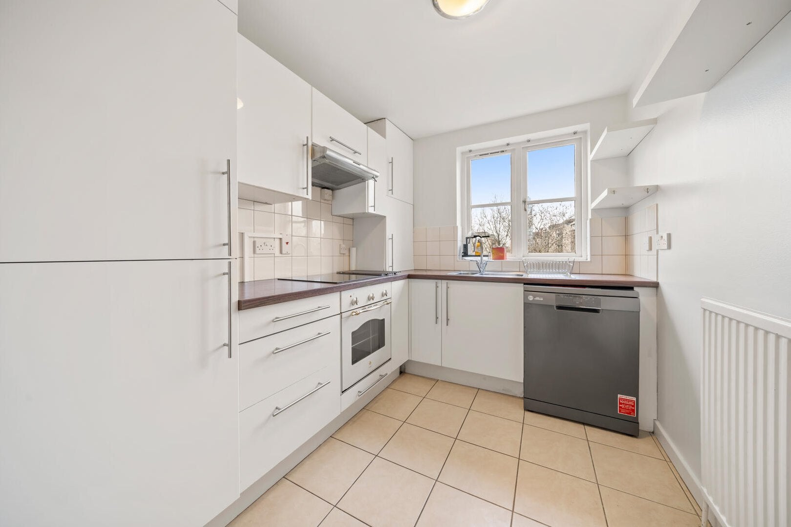 Flat Seagrave Road in Greater London