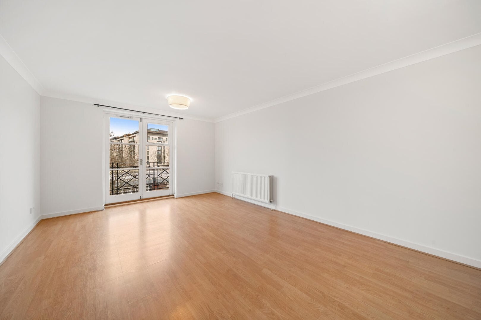 Flat Seagrave Road in Greater London
