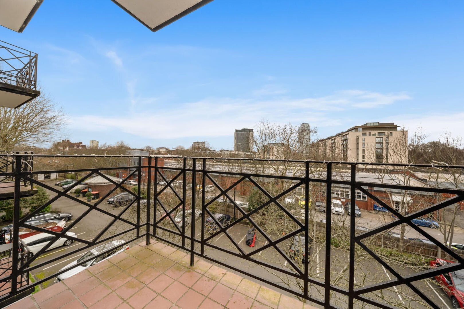 Flat Seagrave Road in Greater London