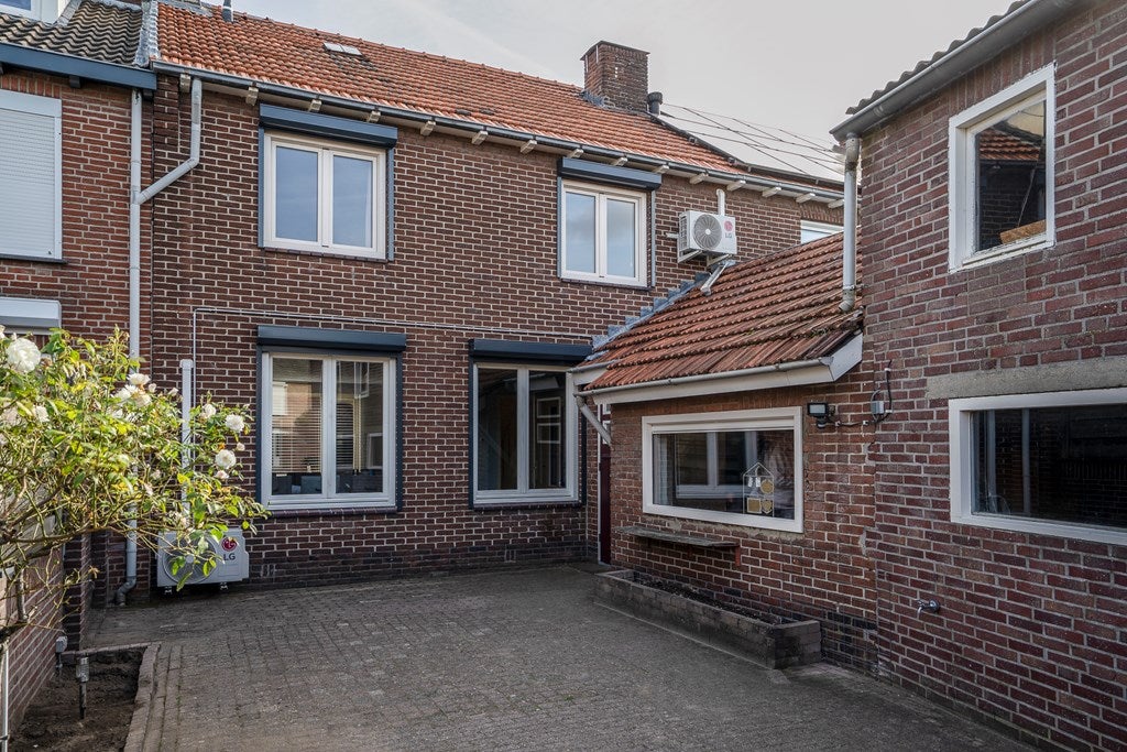 Tussenwoning te koop: Salvatorstraat 20, Susteren