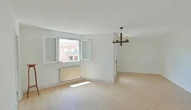 Flat Rue Paradis in Romans-sur-Isère