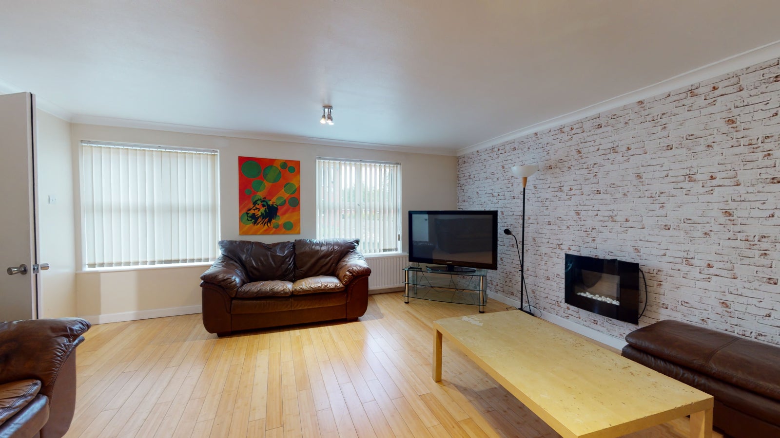 Room Eltham Rise in Leeds