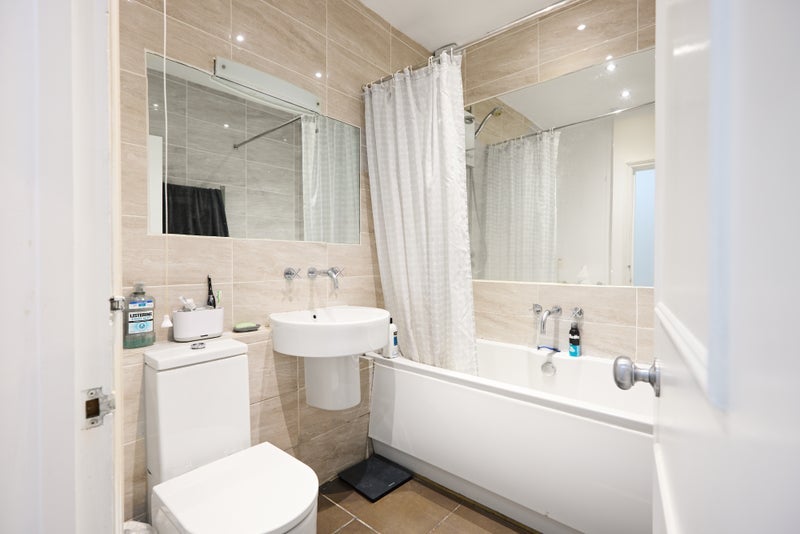 Room Ladbroke Grove in Greater London