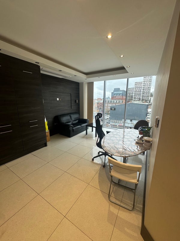 Flat St Ann's Road in Greater London