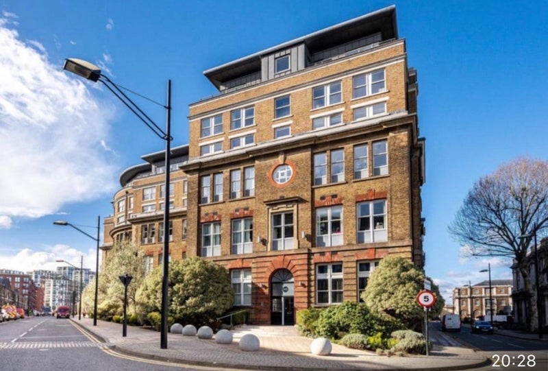 Room Duke of Wellington Avenue in Greater London