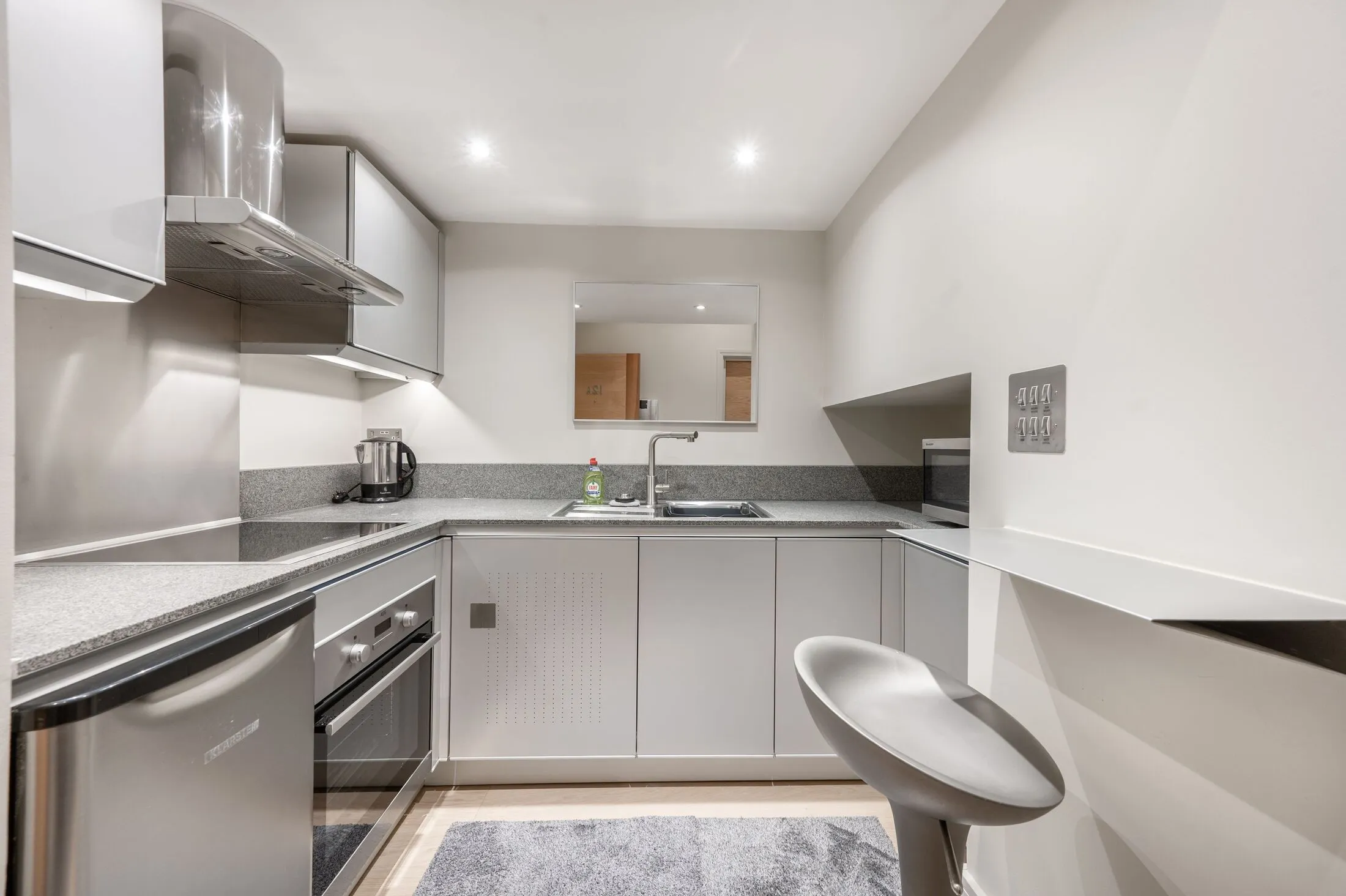 Flat Queensborough Terrace in City of Westminster