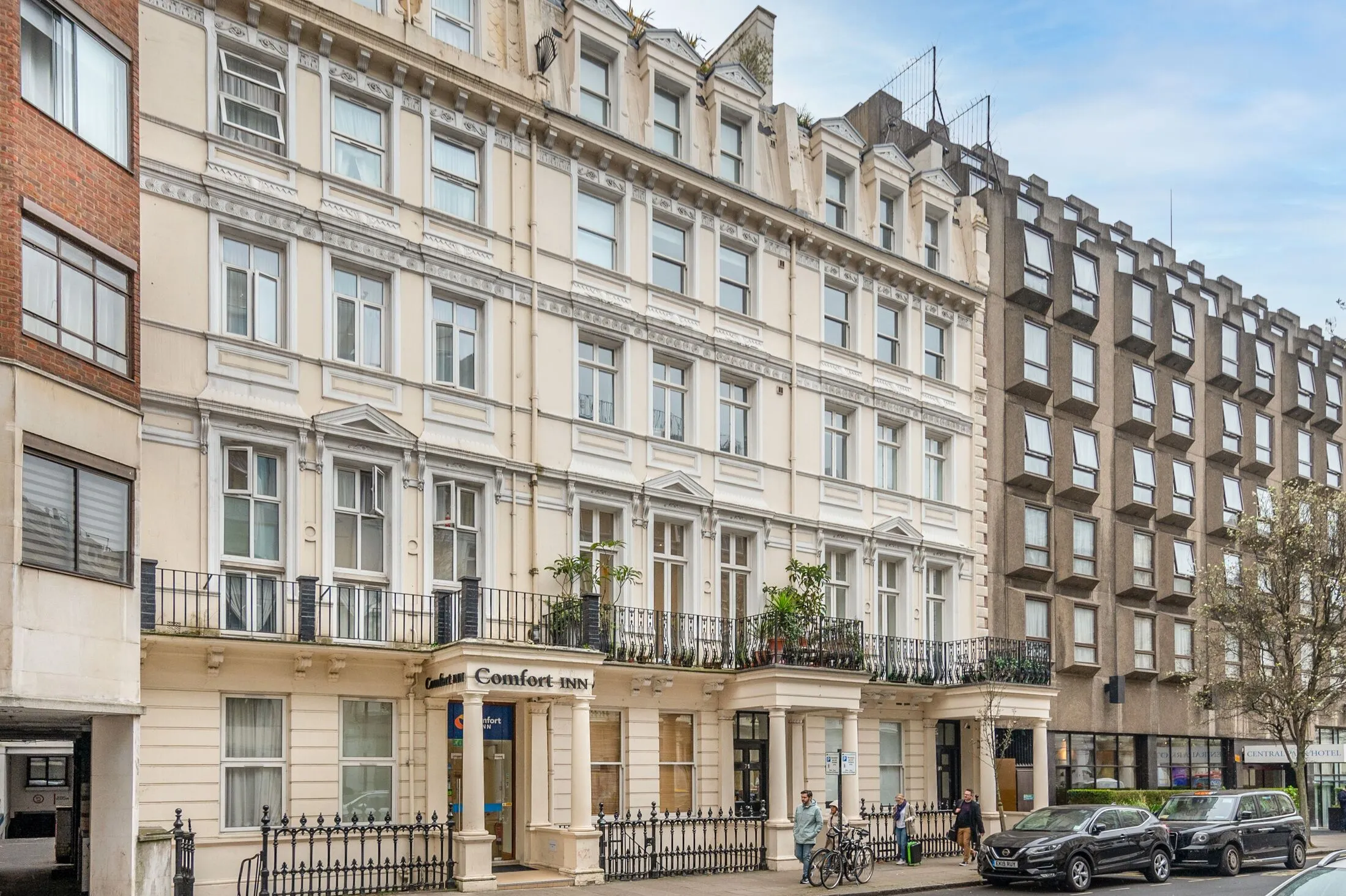 Flat Queensborough Terrace in City of Westminster