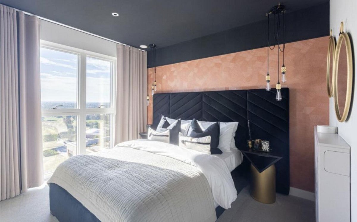 Flat Plowden Road in Greater London