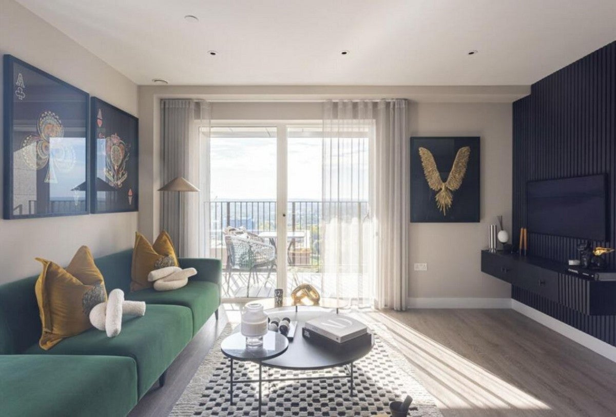 Flat Plowden Road in Greater London