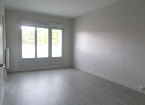 Appartement Rue de la Croix Robert à Saint-Julien-du-Sault