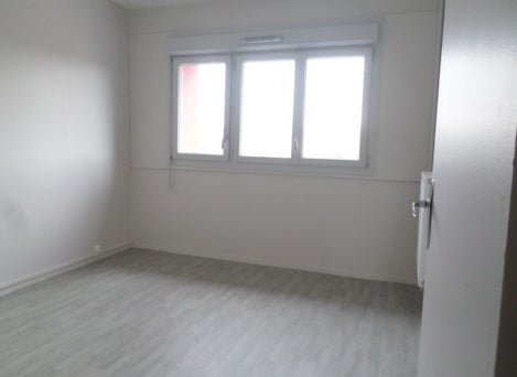 Appartement Rue de la Croix Robert à Saint-Julien-du-Sault