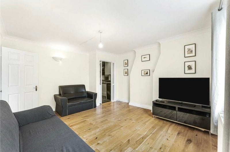 Room Kingsland High Street in Greater London