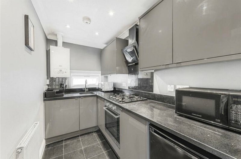 Room Kingsland High Street in Greater London