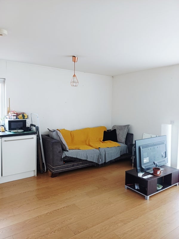 Flat Chatsworth Road in Greater London