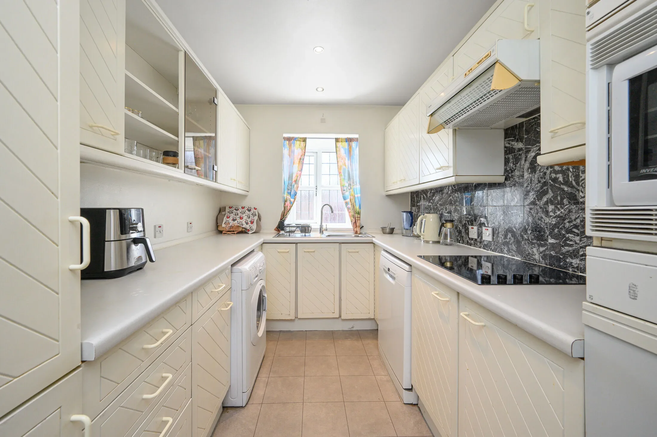 Flat Neeld Crescent in Greater London