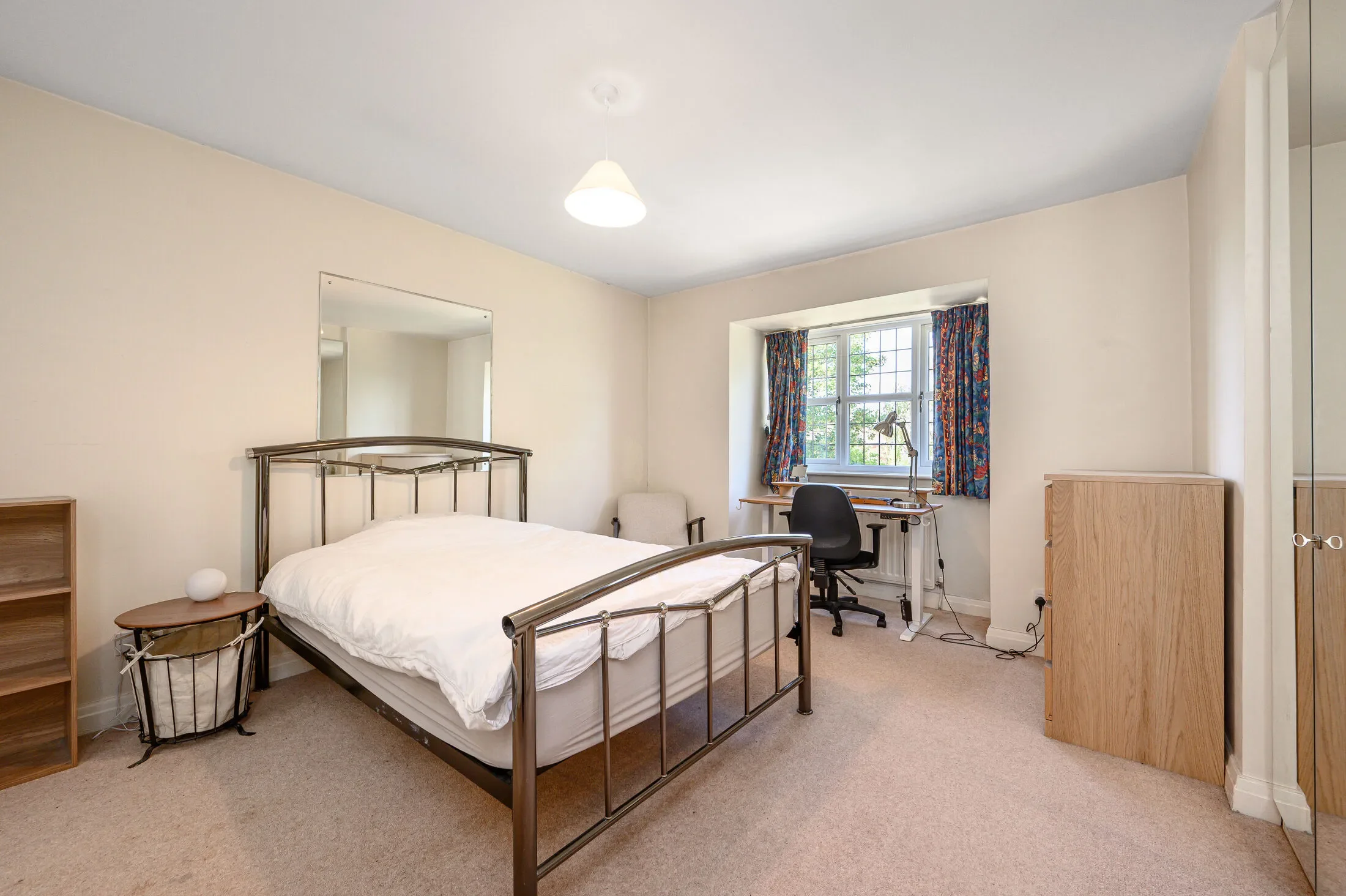 Flat Neeld Crescent in Greater London
