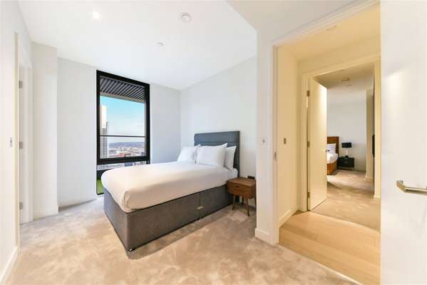 Flat Cabot Square in Greater London