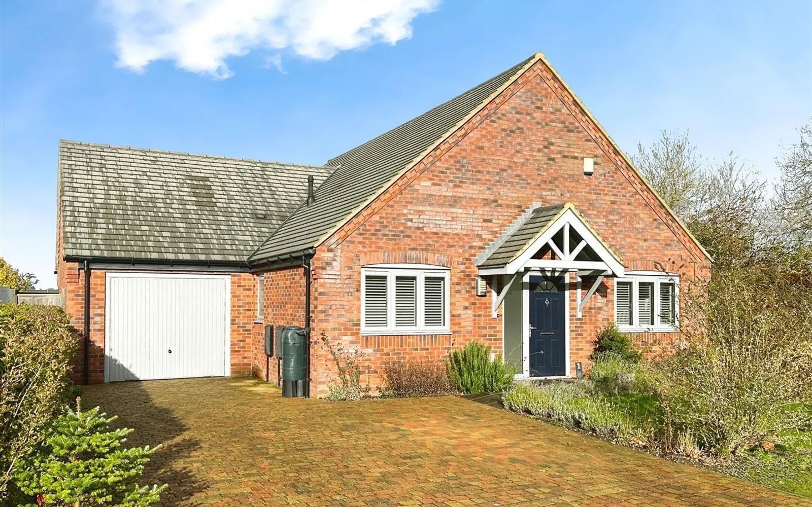 House Findons Field in Stratford-on-Avon