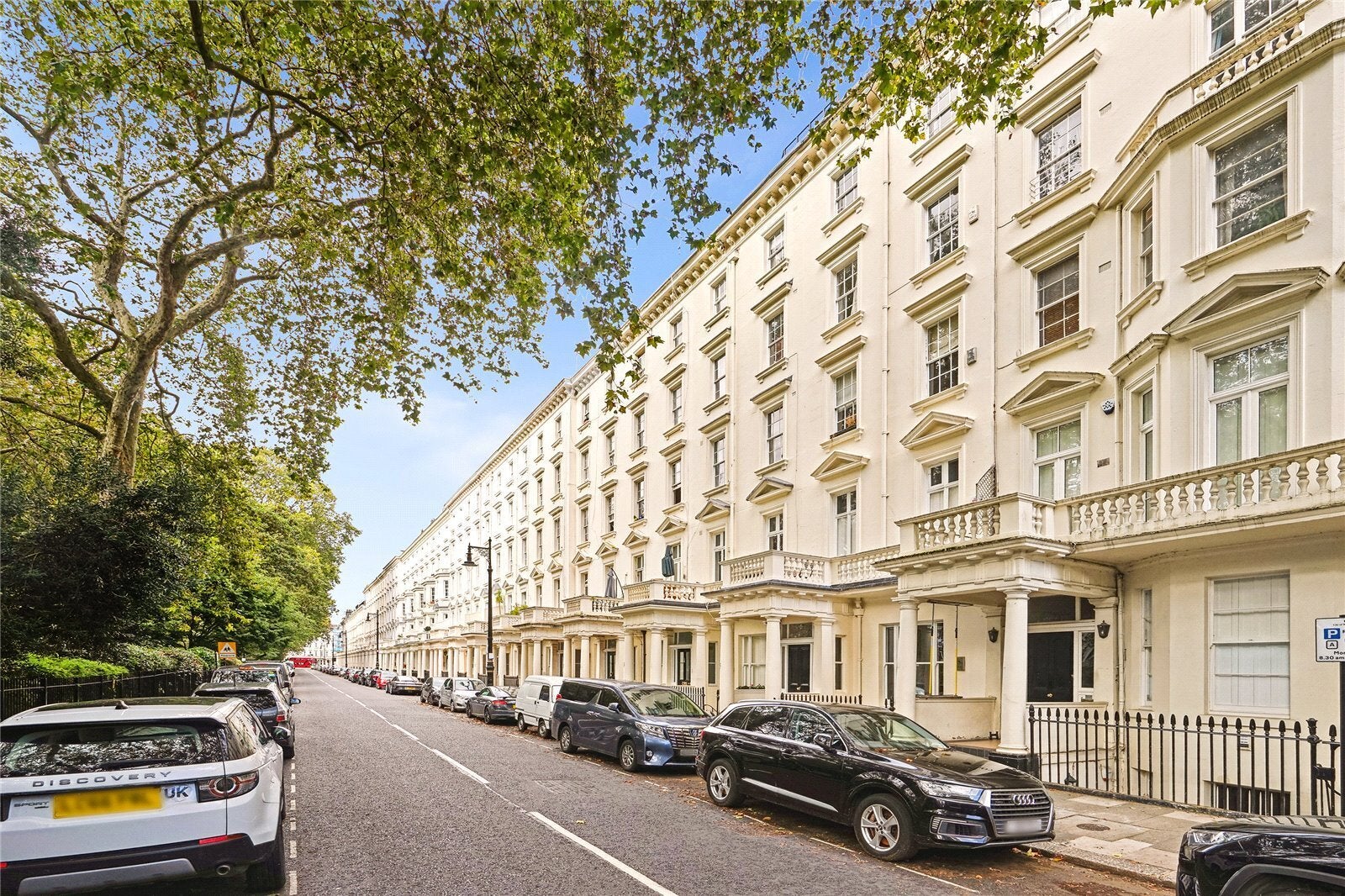 Flat St George's Square in City of Westminster