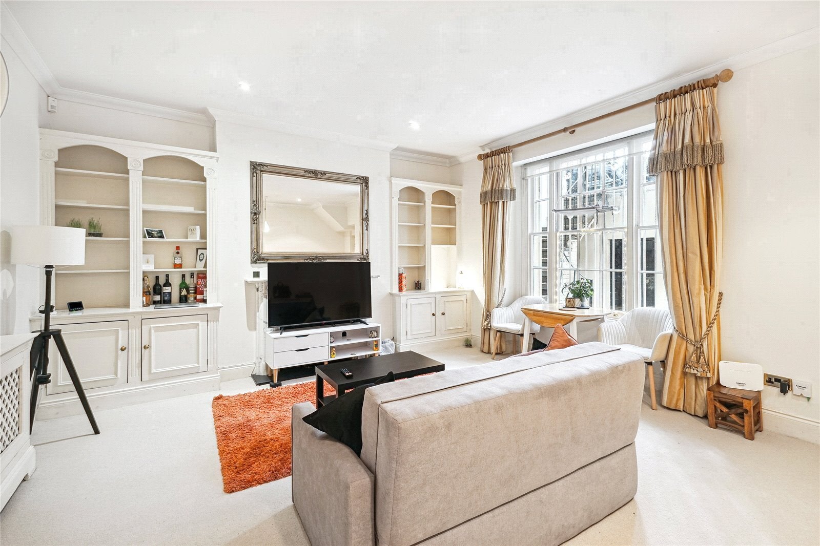 Flat St George's Square in City of Westminster