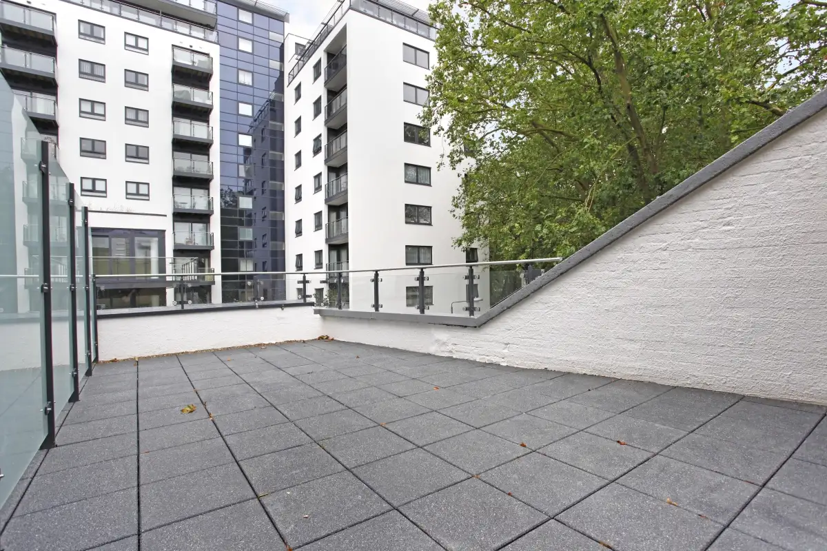 Flat Wharf Street in Greater London