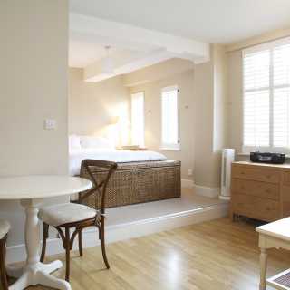 Flat Sloane Avenue in Greater London
