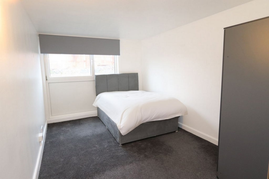 Room Globe Road in Greater London