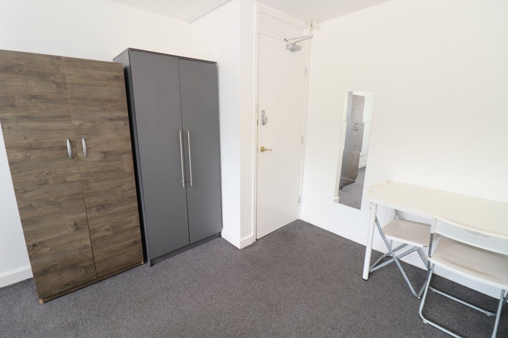 Room Globe Road in Greater London