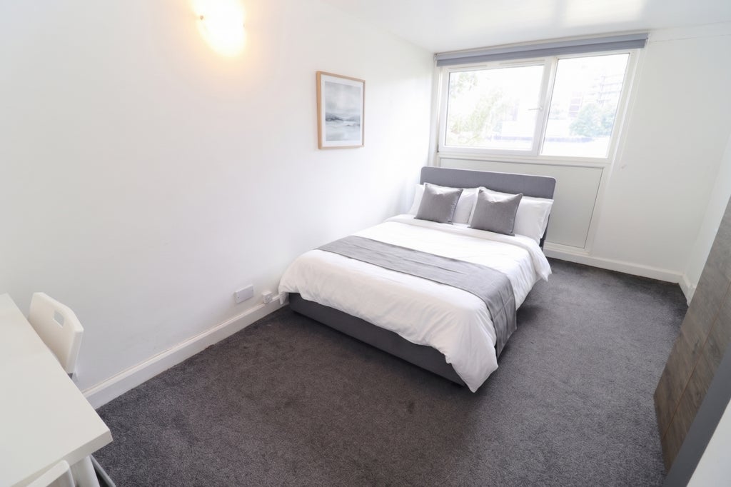 Room Globe Road in Greater London